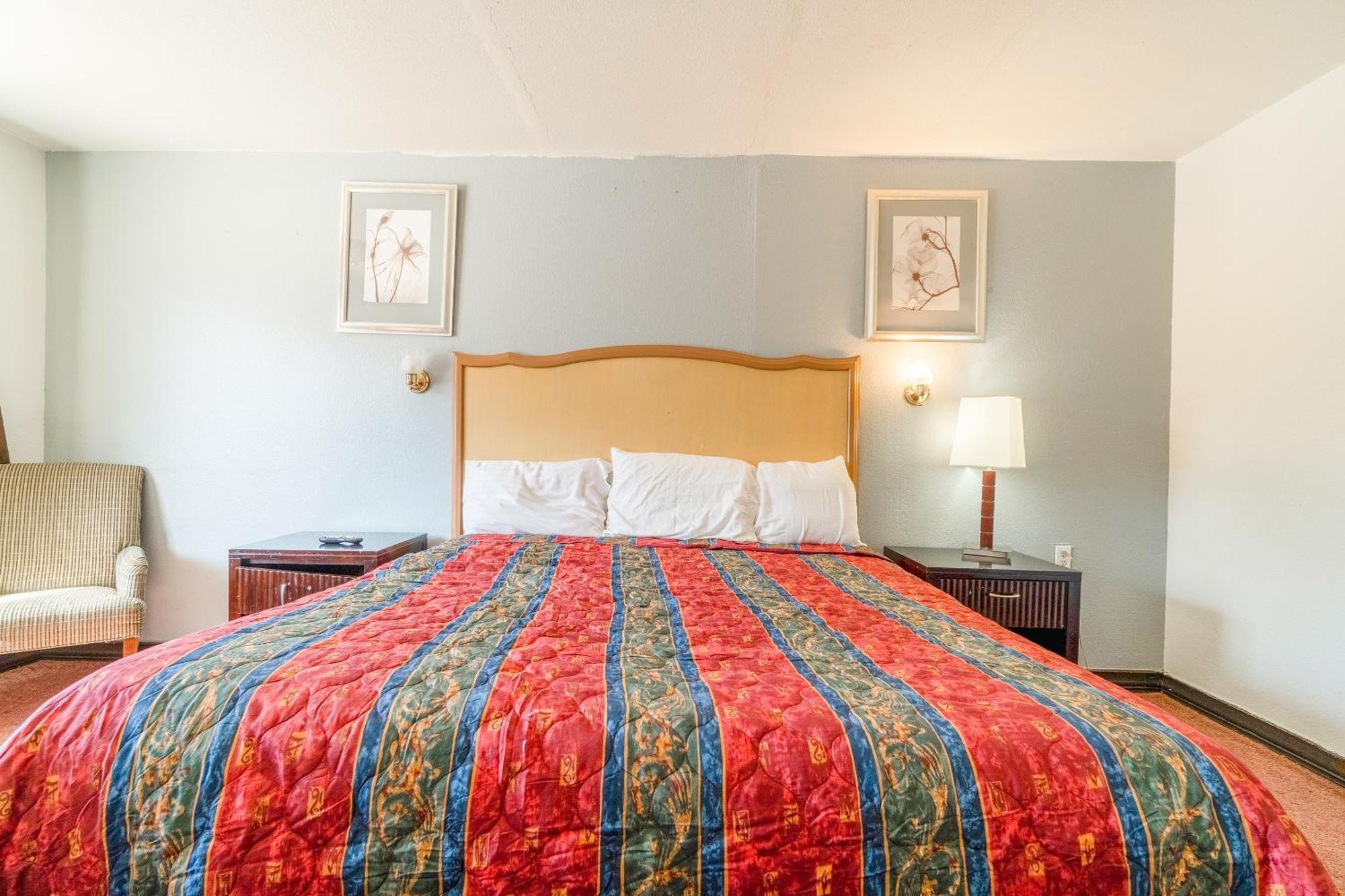 Castle Inn & Suites By Oyo Chickasha Eksteriør bilde